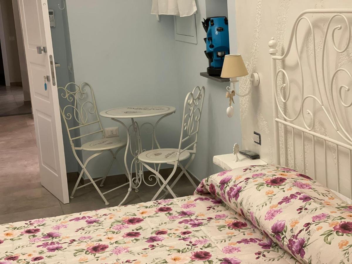 Bed and Breakfast Beb La Gemma Napoli Esterno foto