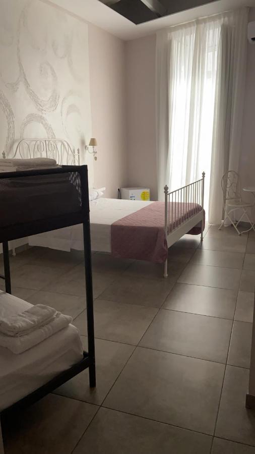 Bed and Breakfast Beb La Gemma Napoli Esterno foto