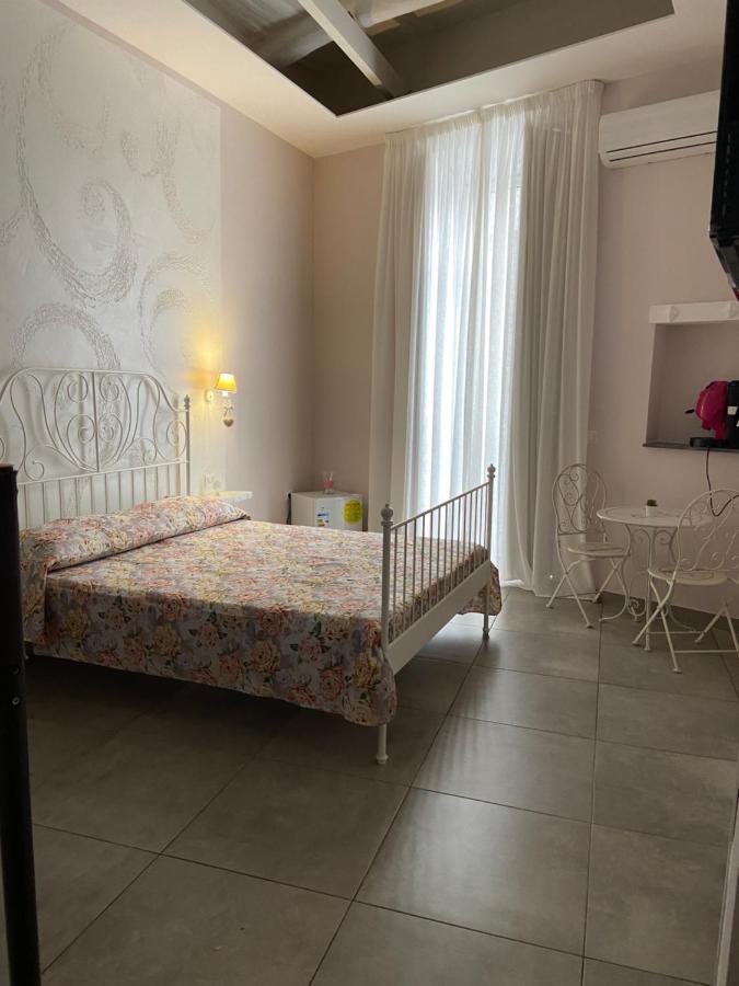 Bed and Breakfast Beb La Gemma Napoli Esterno foto