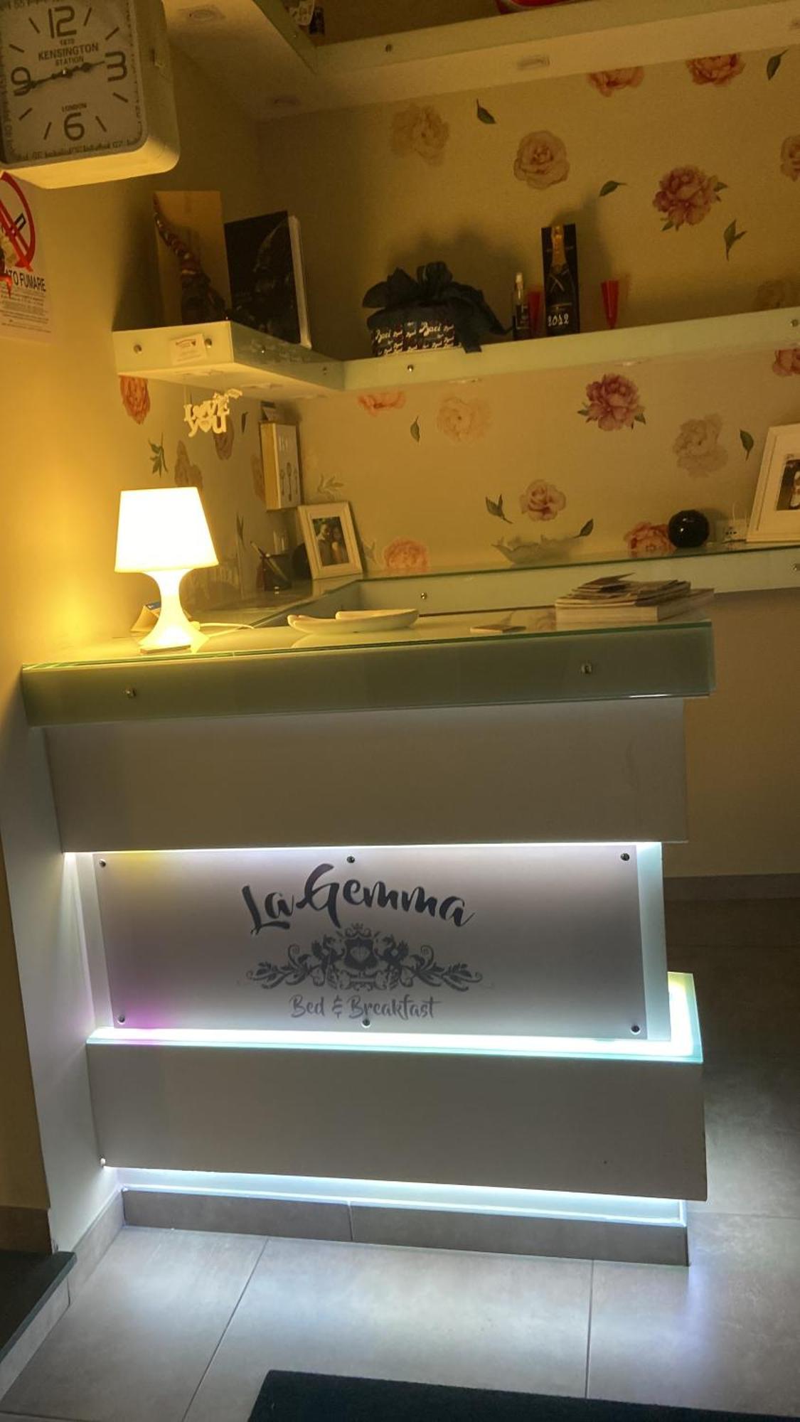 Bed and Breakfast Beb La Gemma Napoli Esterno foto