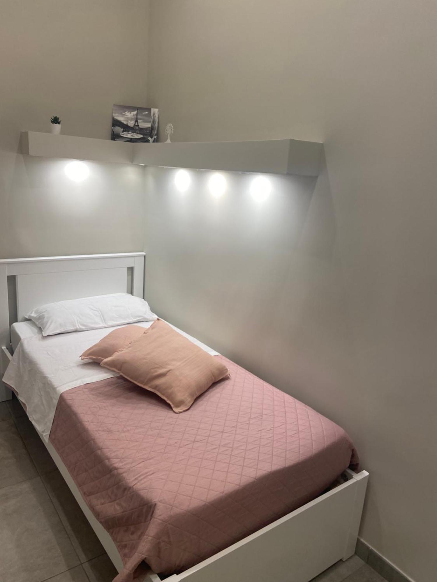Bed and Breakfast Beb La Gemma Napoli Esterno foto